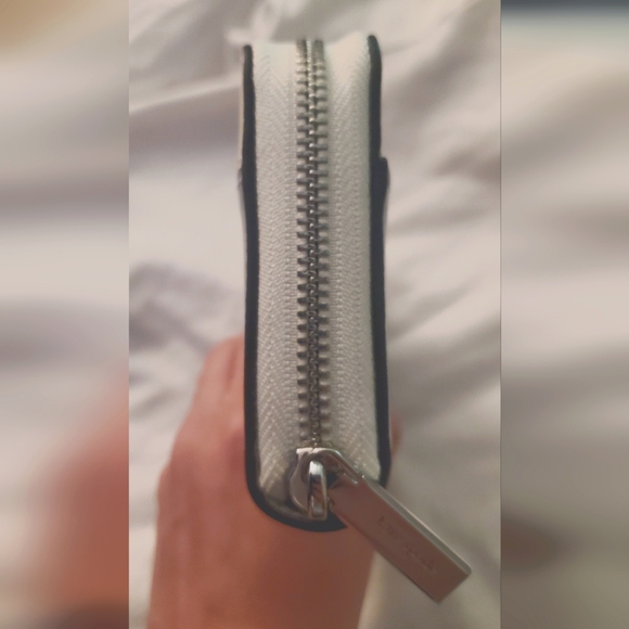 Kate Spade Wallet - Picture 6 of 8